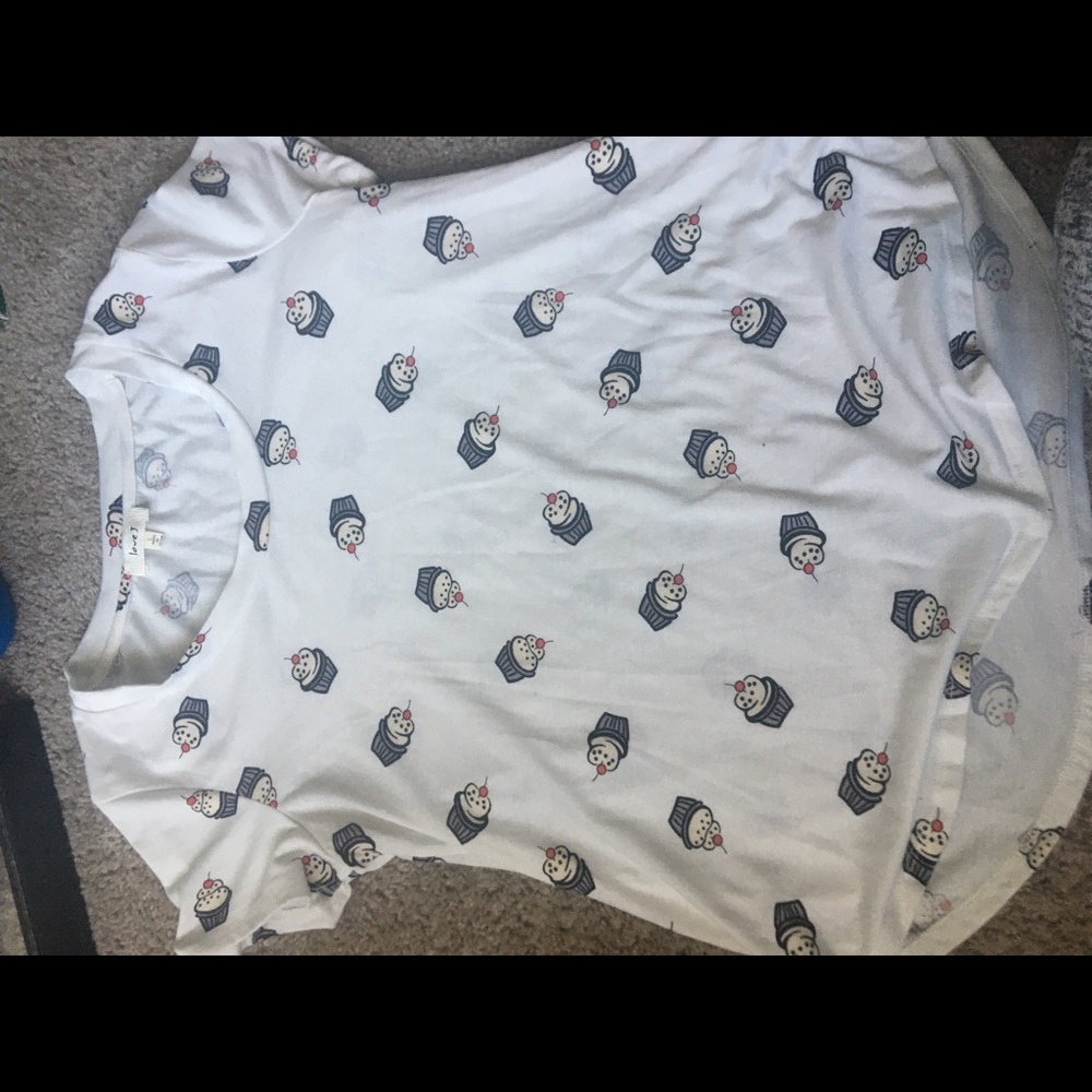 cupcake 🧁 print tee